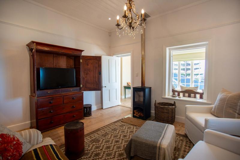 To Let 4 Bedroom Property for Rent in Hobie Beach Western Cape